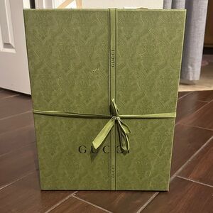 Gucci Green Textured Gift Box with Ribbon Tie